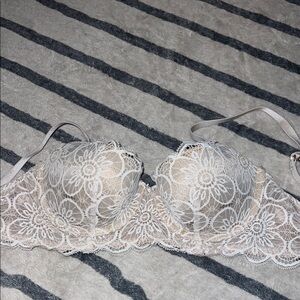 Arie Lace Underwire Bra in Cream